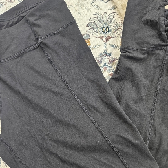 Athleta Solid Black Mind Over Matter Capri Legging Size XL - Picture 7 of 9